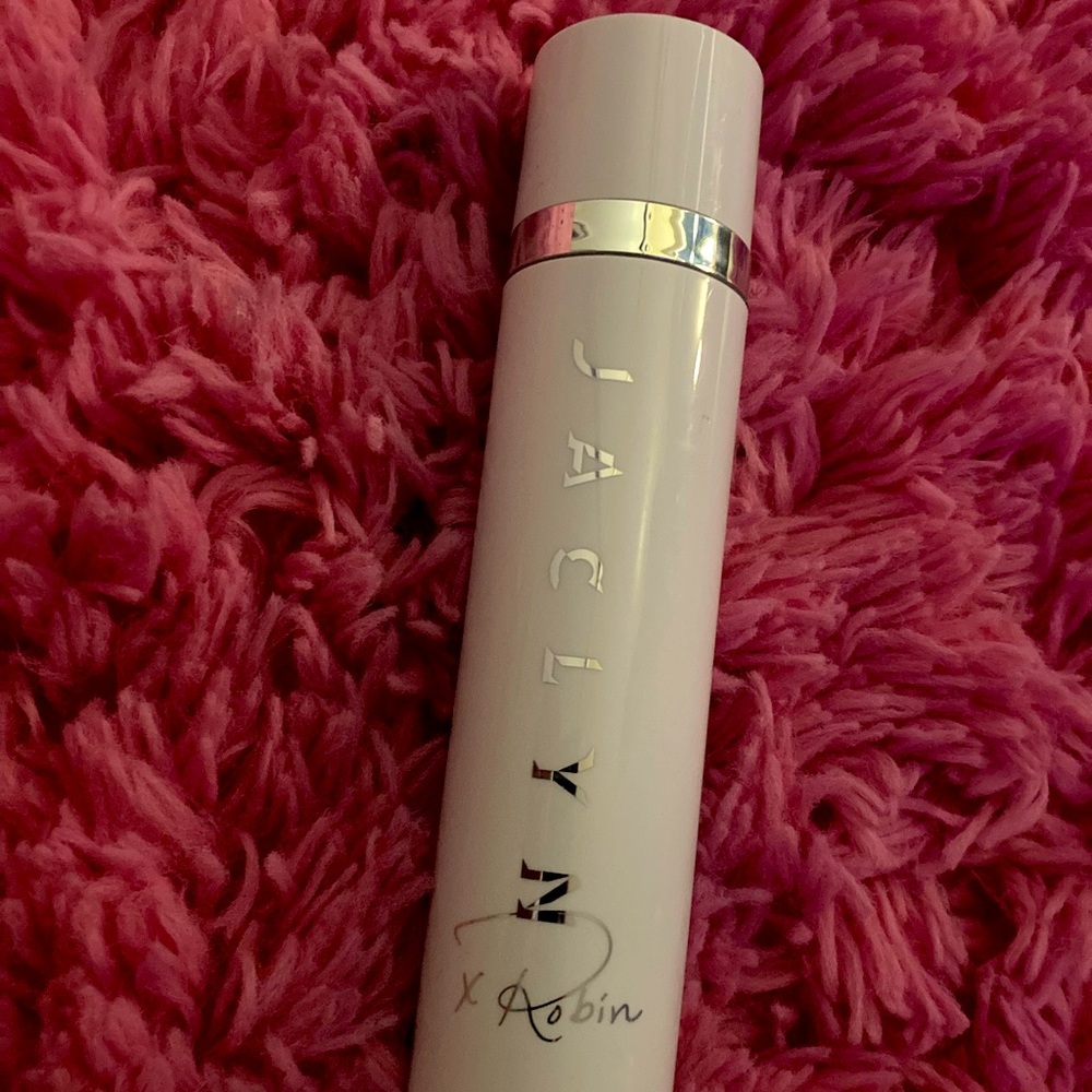 Jaclyn hill setting spry